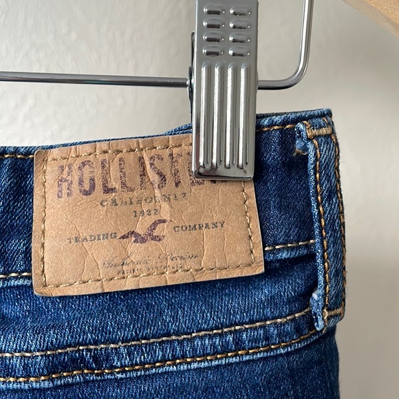 Hollister dark wash skinny jeans. Size 5R - Picture 7 of 11